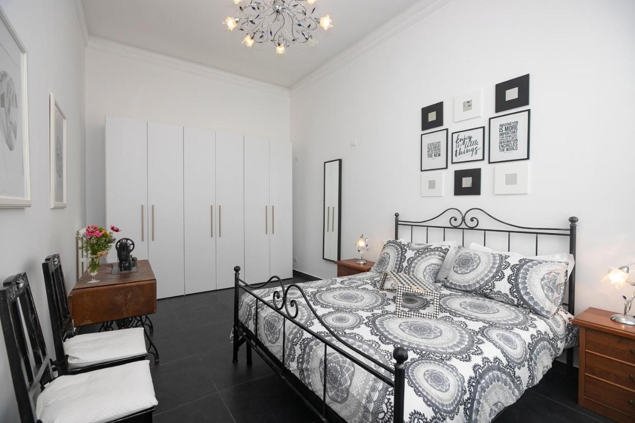Real Italian Estate - Luxury Black&White Genova Kültér fotó