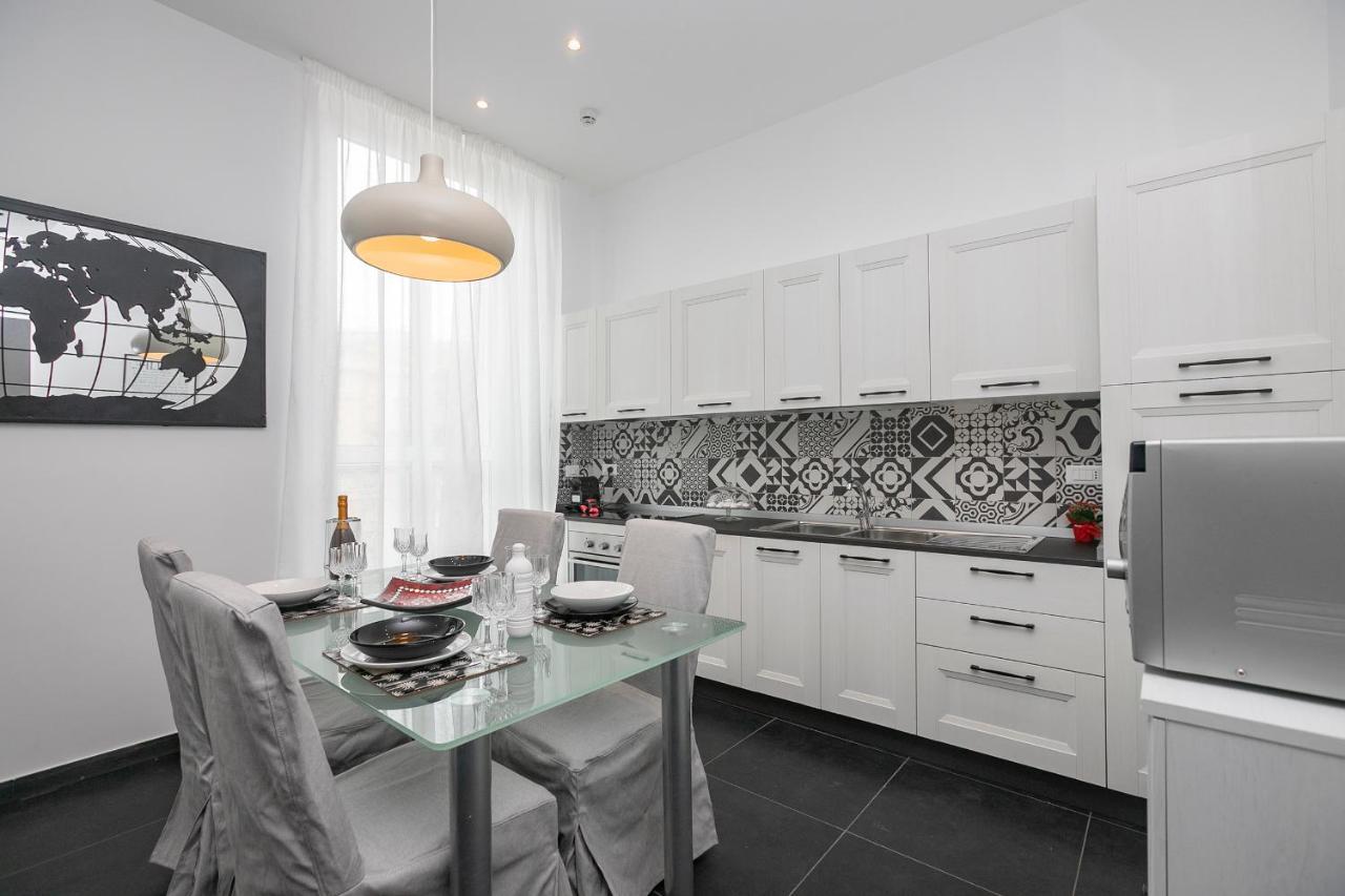 Real Italian Estate - Luxury Black&White Genova Kültér fotó